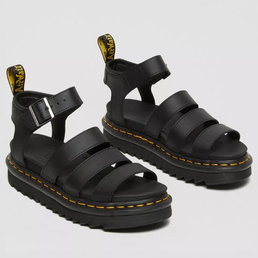 NWOB DR. MARTENS BLAIRE HYDRO LEATHER STRAP SANDALS in Black, Size 8
